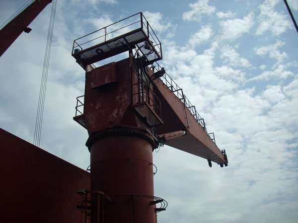 Emergency repairs to Norlift crane